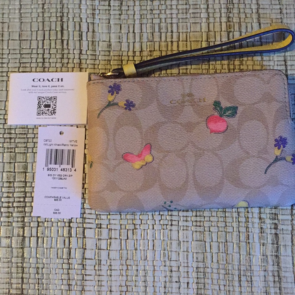 Coach veggie print Wristlet
